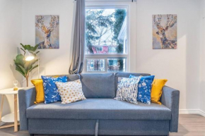 Gorgeous 3-Bedroom Weston Home! Parking! Coffee!